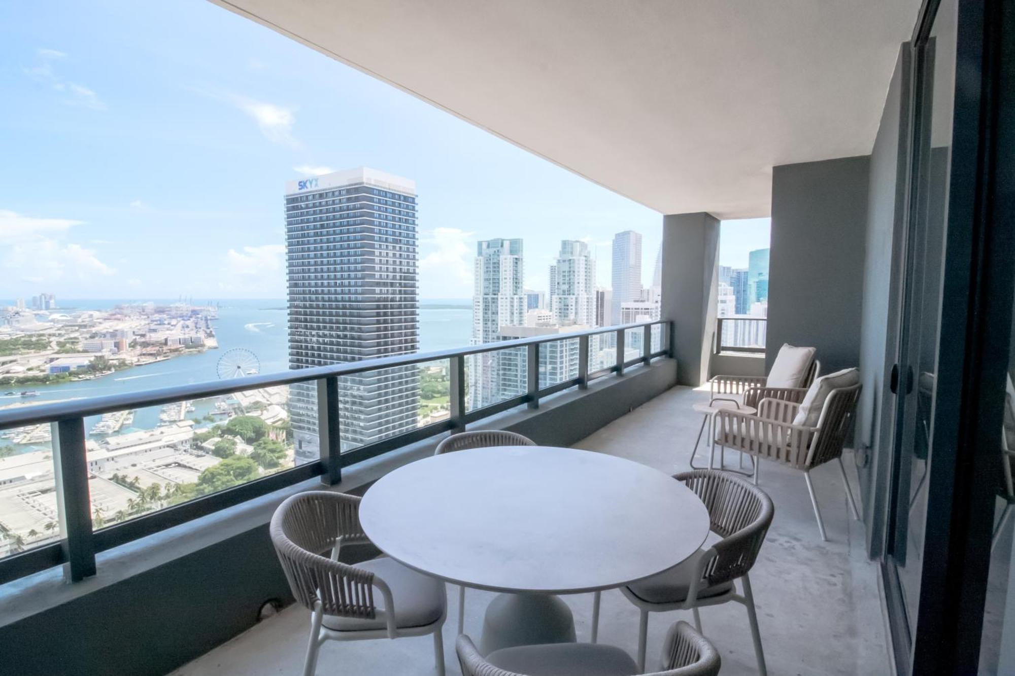 Luxurious 3 Bedroom With A View Apartamento *