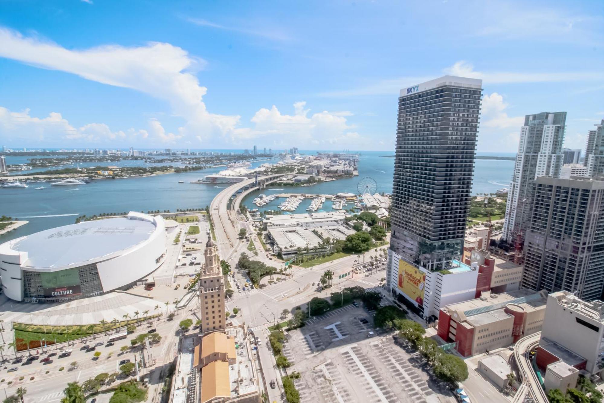 Luxurious 3 Bedroom With A View Apartamento *